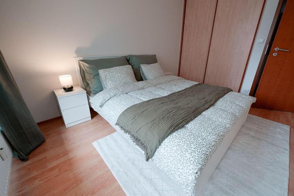 Apartman U Metra, 4 Hoste, Parking Free, Blizko O2 Arena براغ المظهر الخارجي الصورة